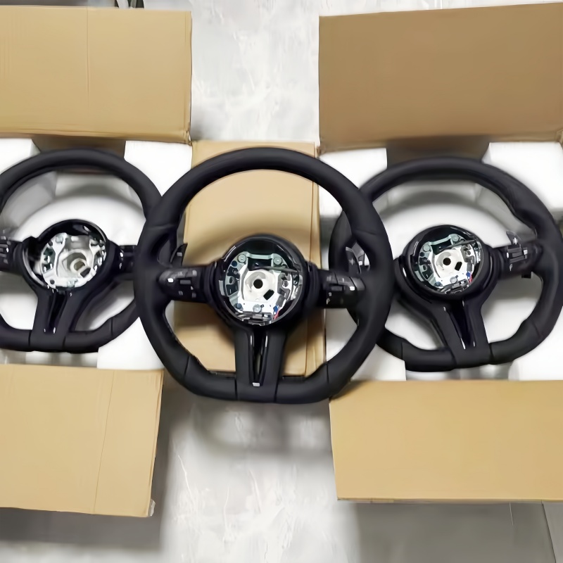 Tech Car Accessories - Skórzana osłona kierownicy samochodowej do BMW
